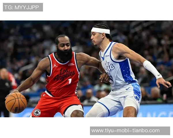 哈登再度燃尽赛场格莱姆斯手肘碰撞引发热议